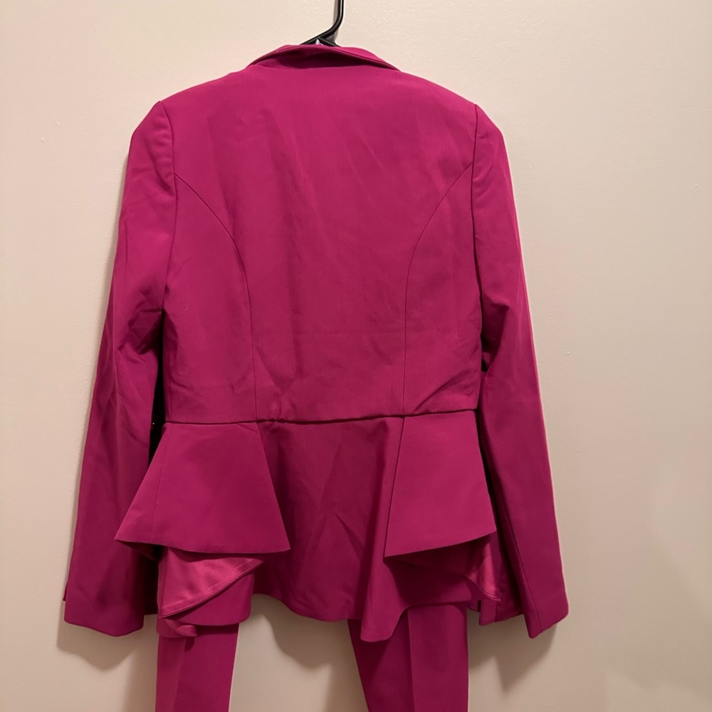 Suit - Picture 4 of 6